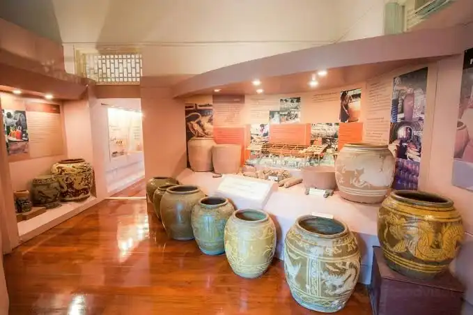 Hotels near Ratchaburi National Museum