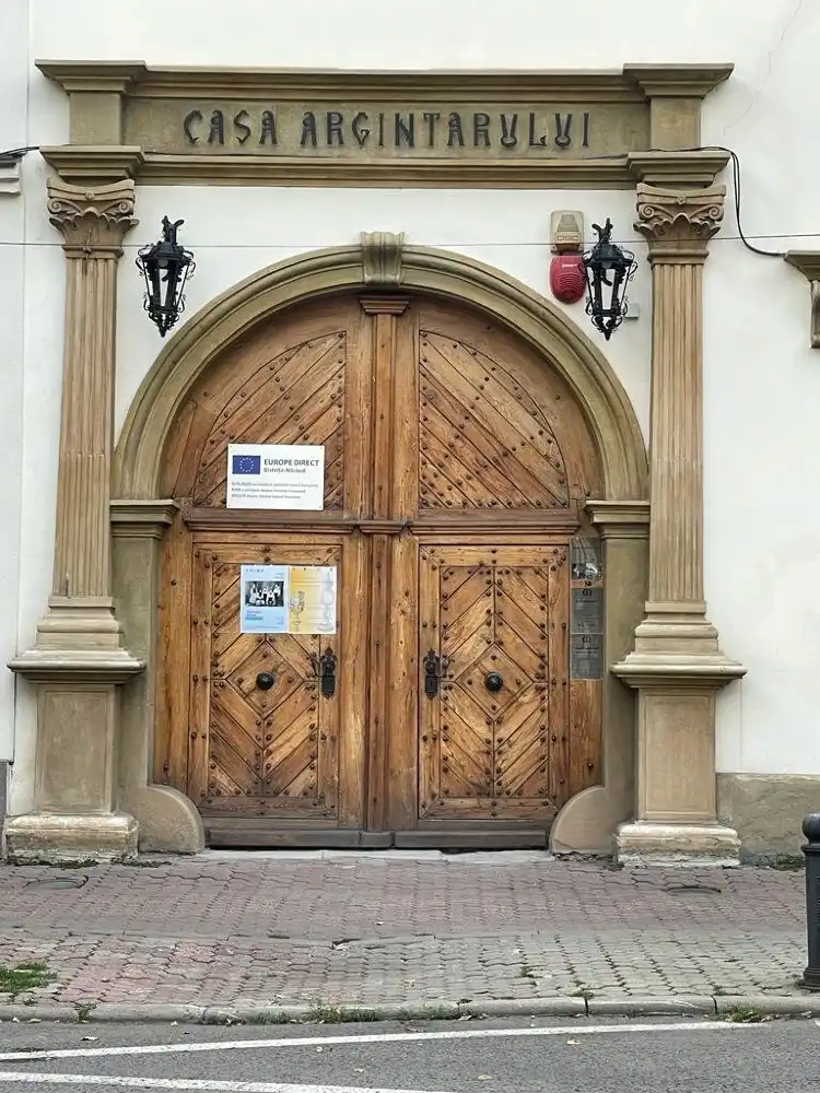 Hotel dekat Statuia Fotografului Alexandru Roșu