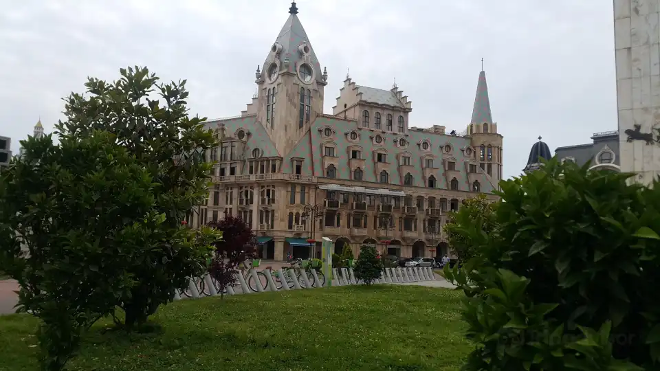 1_Europe Square