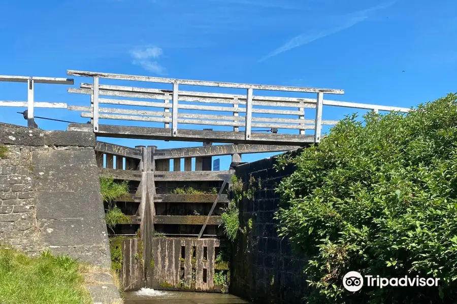 Leeds and Liverpool Canal