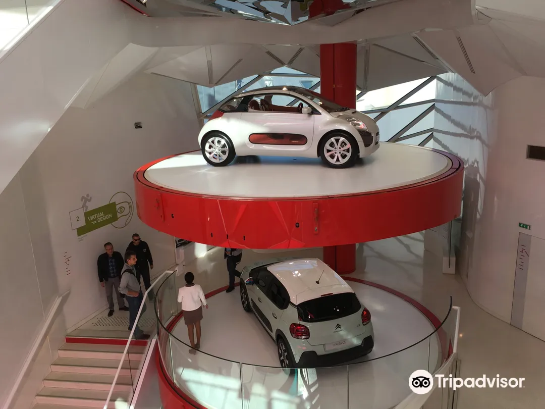 4_Citroen Champs-Elysees Showroom