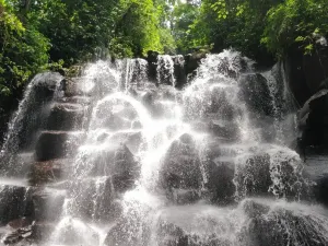 Kanto Lampo Waterfall