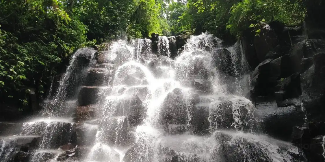 Hotels near Kanto Lampo Waterfall