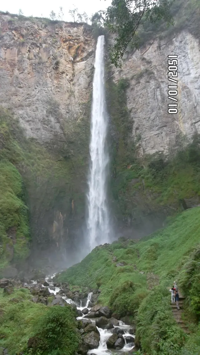 sipiso piso waterfall view