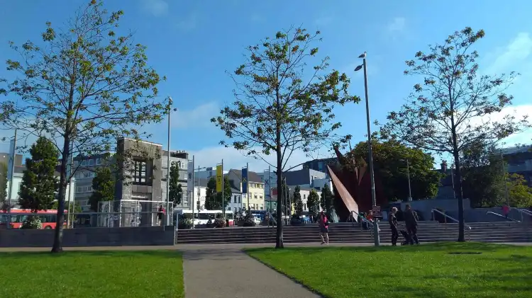 Hotel dekat Eyre Square
