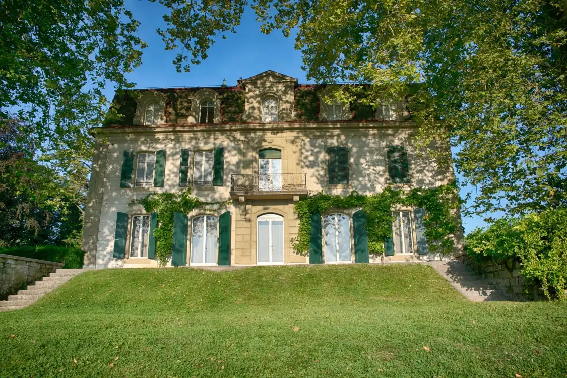 Hotels near Musee des Suisses dans le Monde
