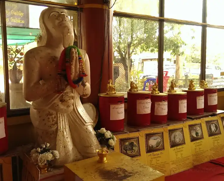Hotels near Wat Bo Samsaen, Kamphaeng Phet Town: Temple of the Golden Reclining Buddha