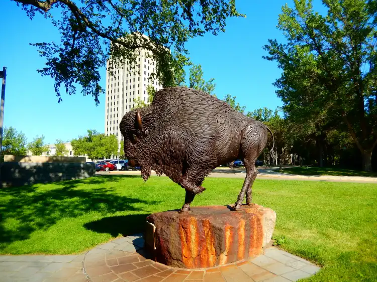 Hotels near Dakota Zoo