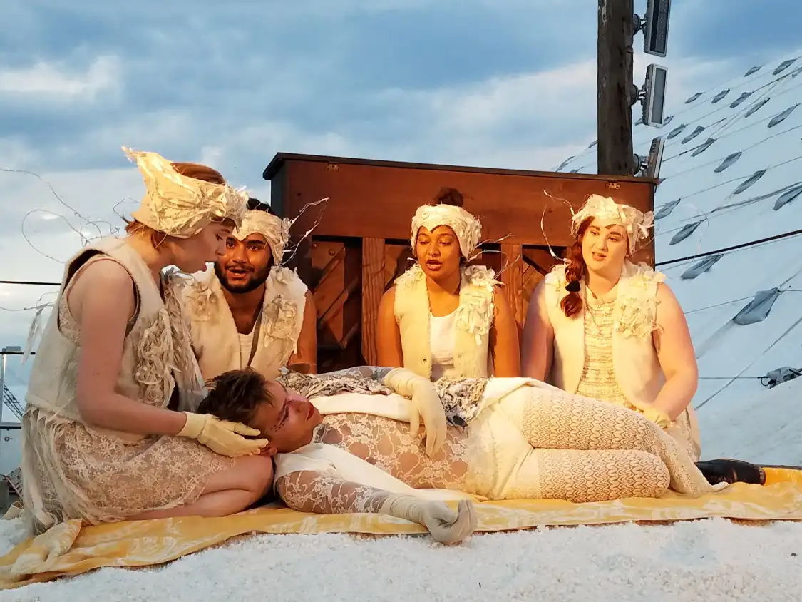 Hotels near Apollinaire Theatre Company