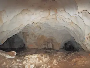 Hatchet Bay Cave