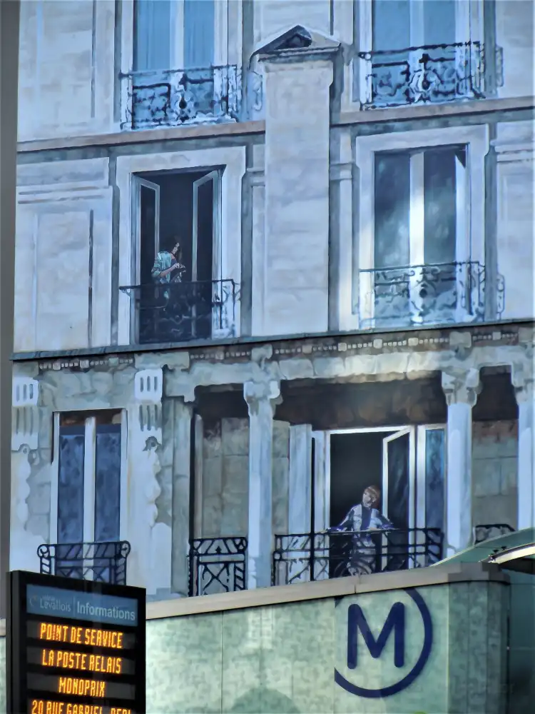 Hotels near Fresque Le Voisin