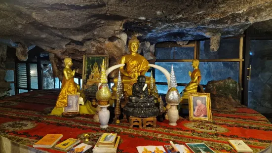Praya-Nakarach Cave Temple