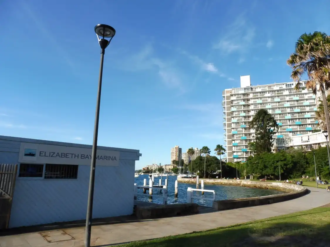 Hotels near Elizabeth Bay Marina