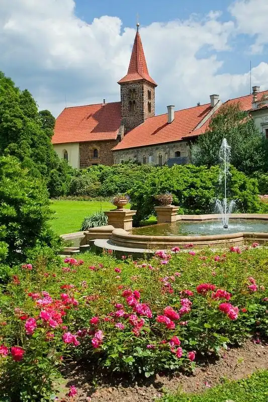 Các khách sạn gần Pruhonice Park