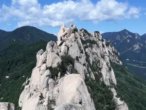 蔚山岩 うるさんばうぃ 울산바위（Ulsanbawi Rock）