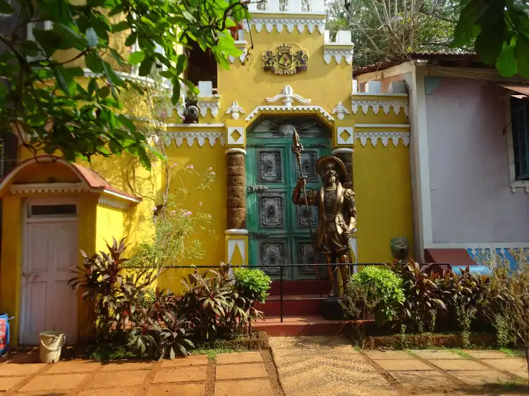 Hotels in Loutolim