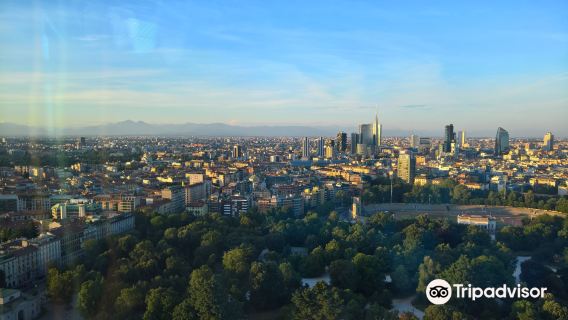 ทัวร์ 1 วัน Palazzo Marino, หอไอเฟล, ปราสาทเบรสชา และมหาวิหารเซนต์มาร์ก