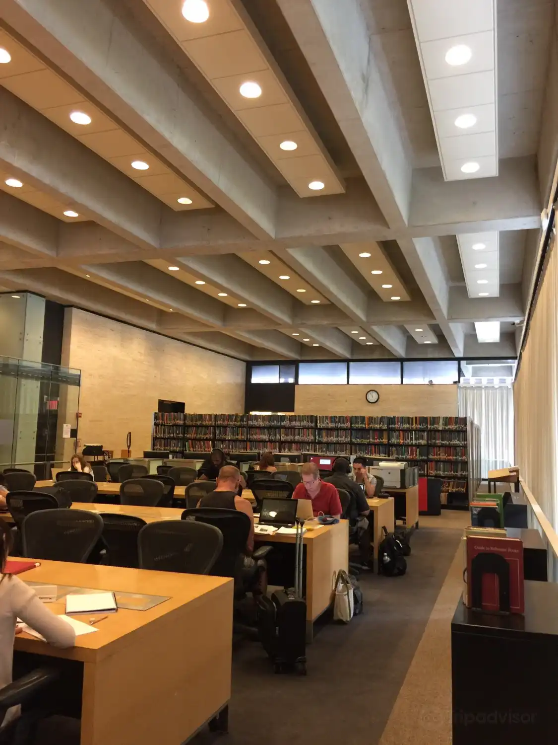 New York Public Library for the Performing Arts 주변 호텔