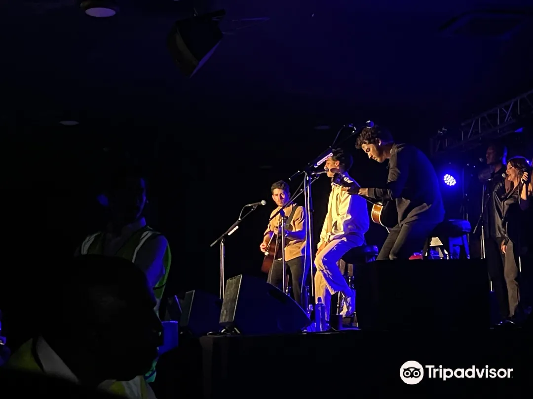 5_EartH (Evolutionary Arts Hackney)