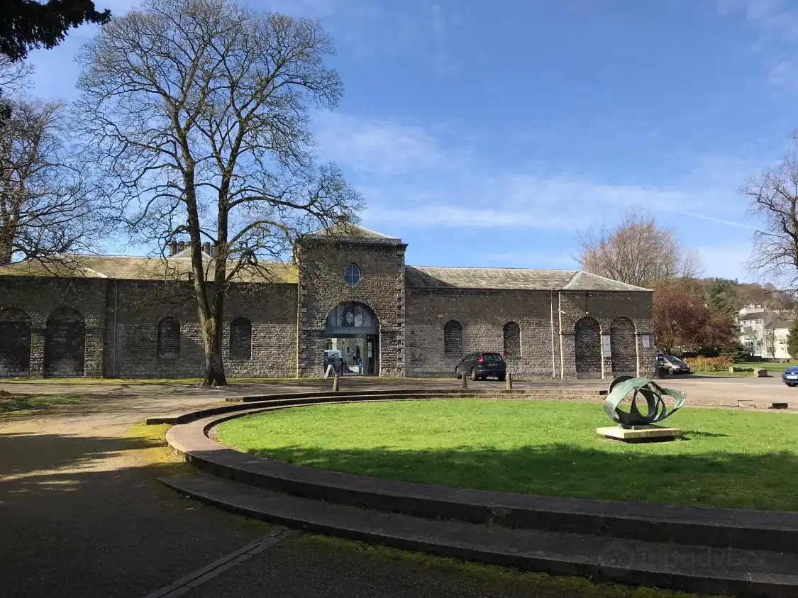 Hotels near Lakeland Museum