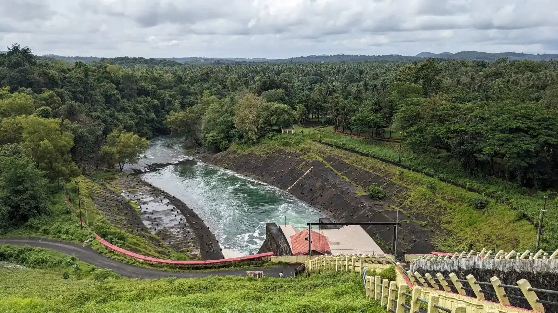 Hotels near Salaulim Dam