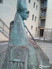 Statua a Monsignore Abramo Freschi Vescovo