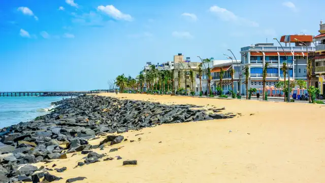 Hotels near Rock Beach
