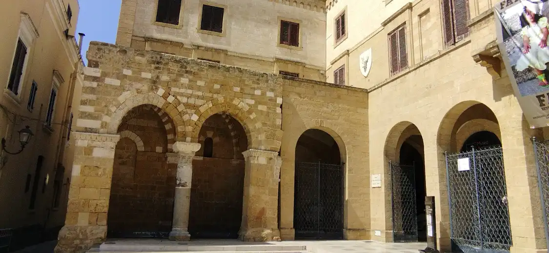 Hotel in zona Portico dei Cavalieri Templari