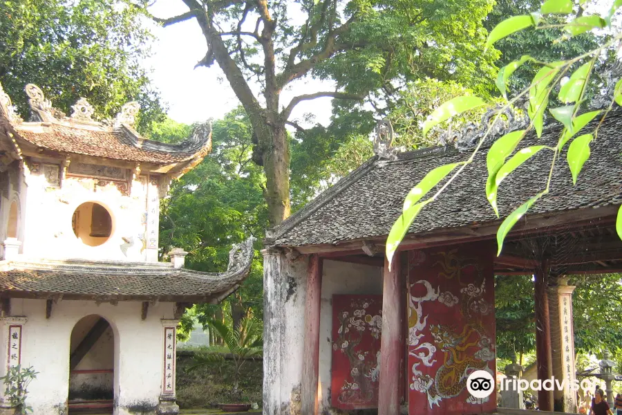 Duong Lam Ancient Village