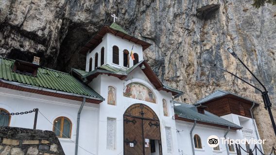 Lalomita Cave