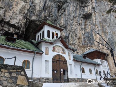 Lalomita Cave