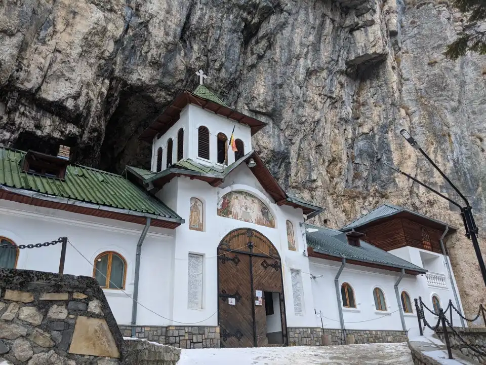 1_Lalomita Cave