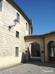 Biblioteca Comunale Antonelliana