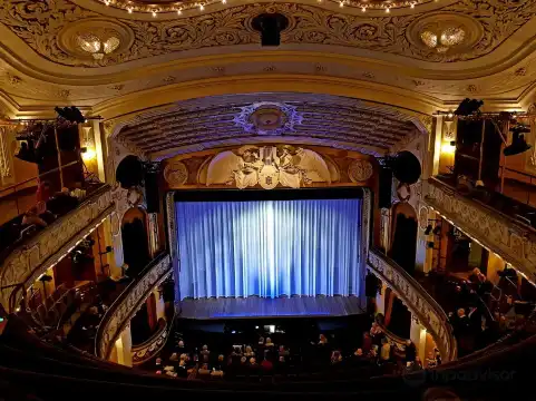 Hotel berhampiran Oscar Theater