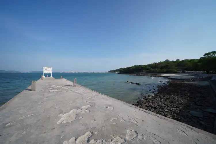 Hotels near Leam Chakapong Cape
