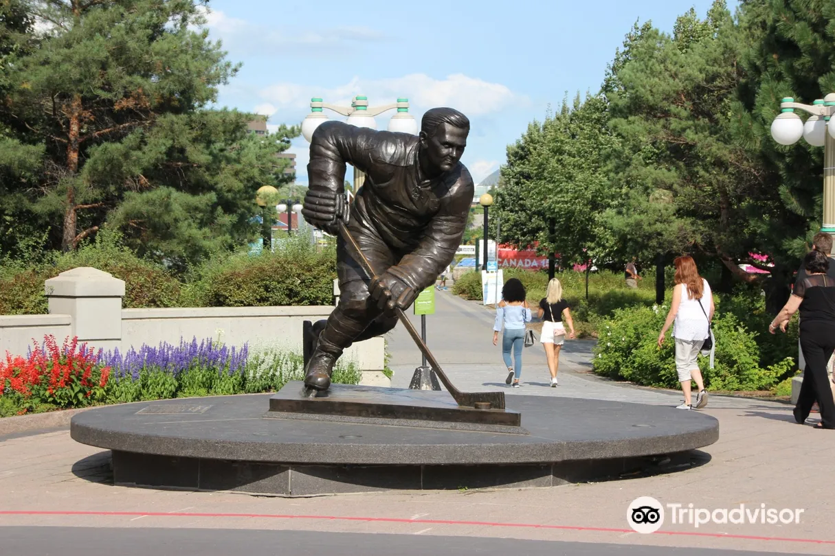 2_Maurice Richard Monument