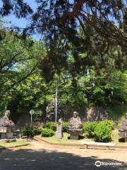 Jurokurakan Statues