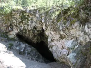 Sugomak Cave