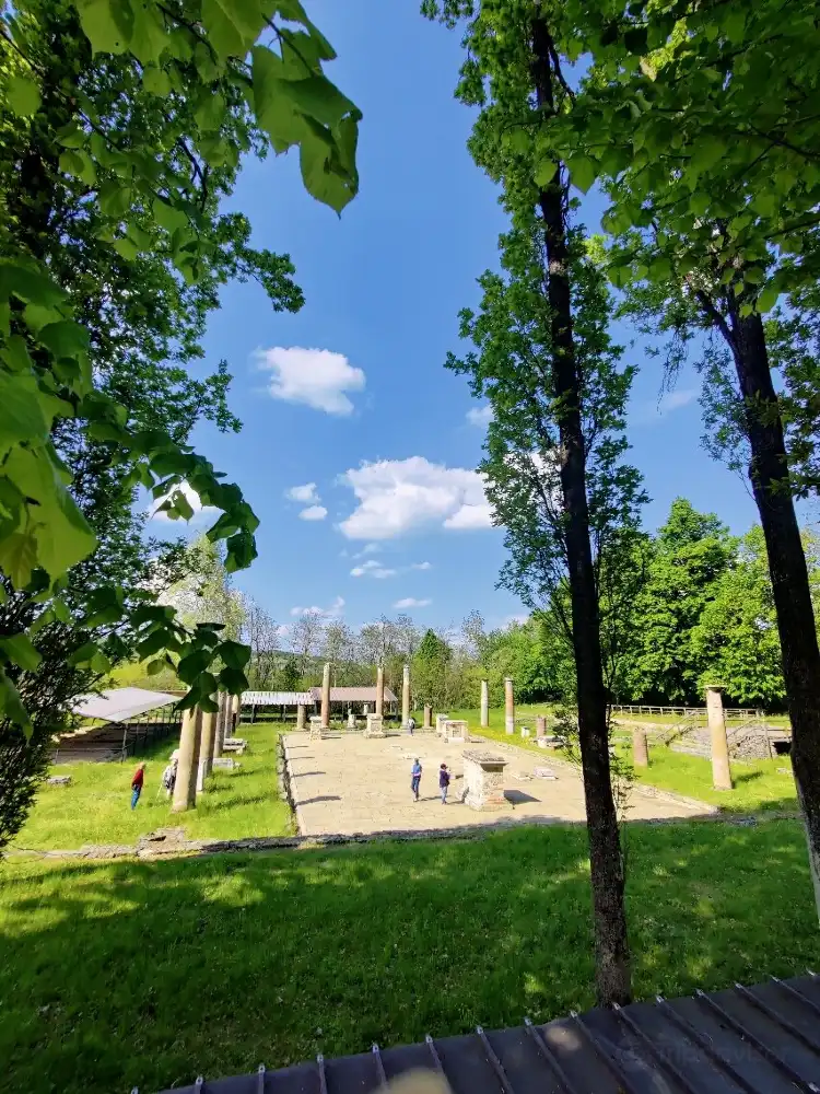 Hotels in Lugagnano Val Darda