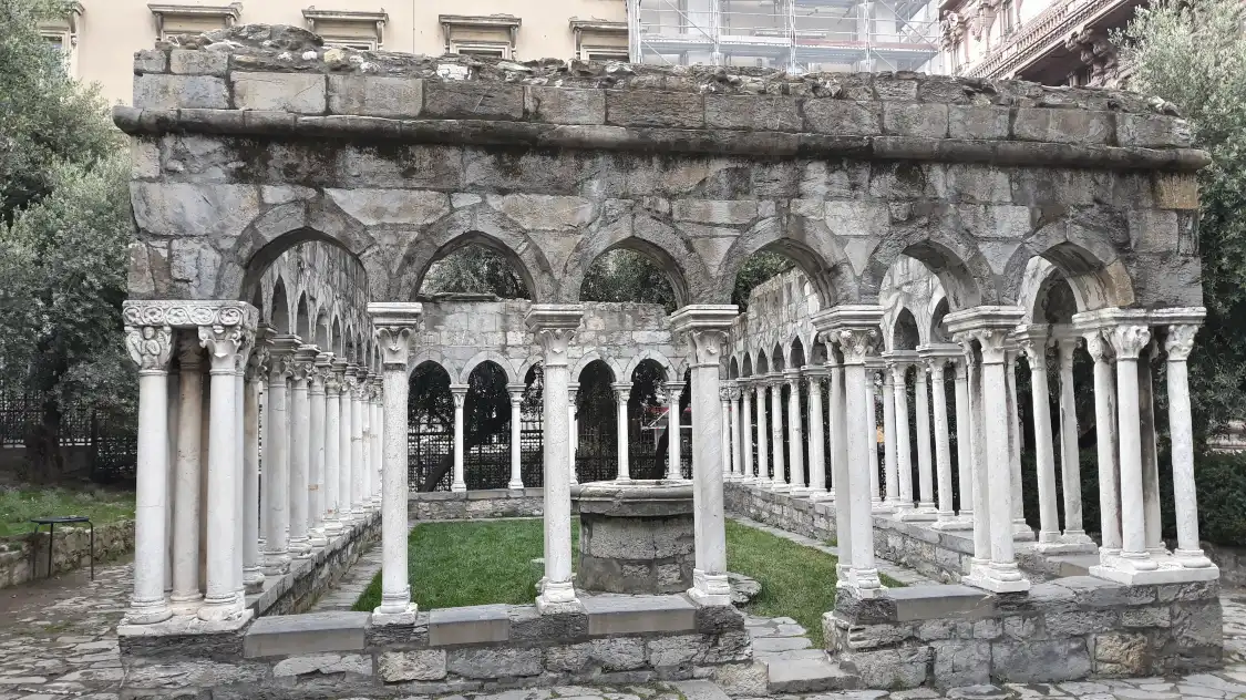Hotels near St Andrew cloister ruins
