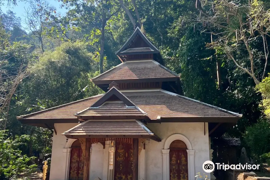 Wat Pha Lat Monk's Trail