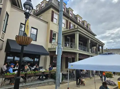 Hotels near Chestnut Hill