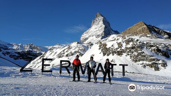 Family Skiing Zermatt