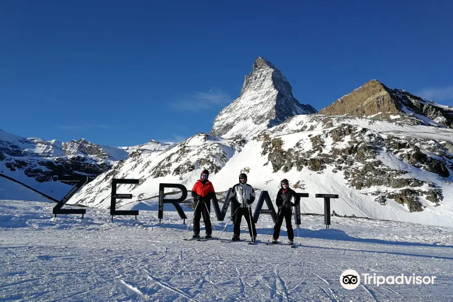 Family Skiing Zermatt