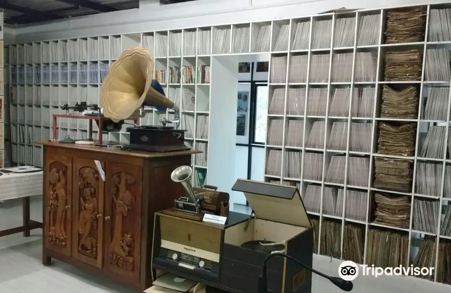 Discs & Machines - Sunny's Gramophone Museum and Records Archive
