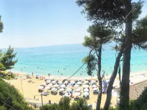 Makris Gialos Beach