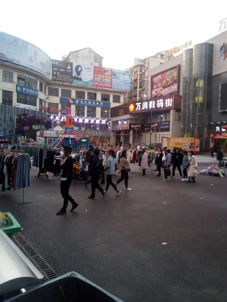 Hotels near JiangXiSheng PingXiangShi WenHua Lu BuXingJie