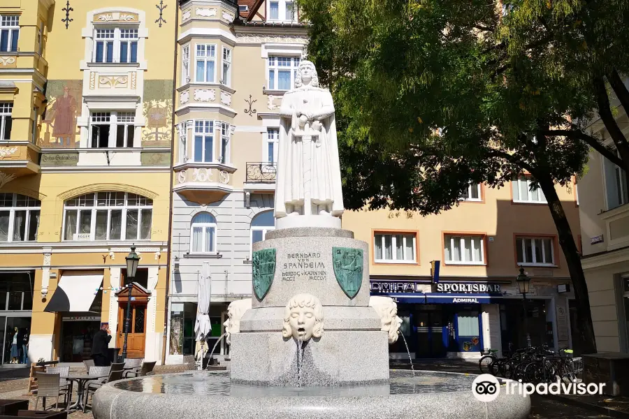 Spanheimer Denkmal und Brunnen