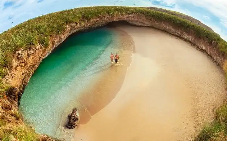 Hotel di Marietas Islands