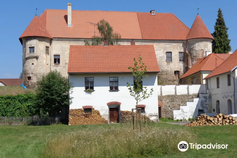 Zamek Louňovice pod Blanikem